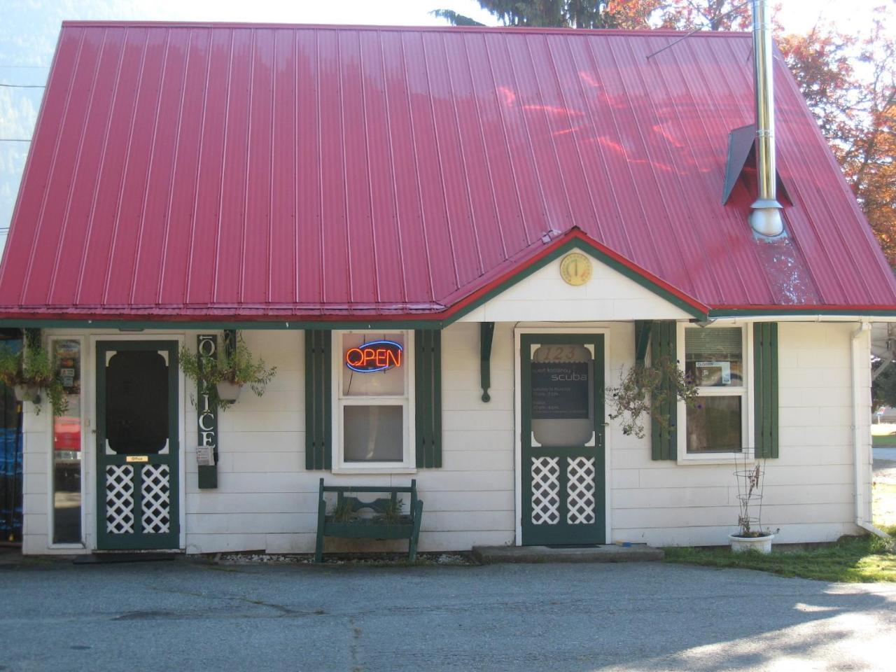 Reno Motel Salmo Екстериор снимка